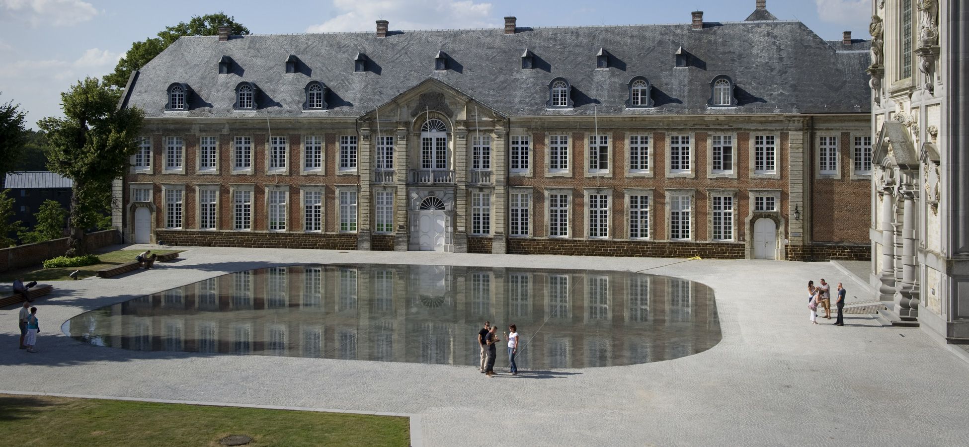 https://mdw-travel-data-us-east-1.s3.amazonaws.com/img/country/Belgium/Abbey-of-Averbode/img_02.jpg