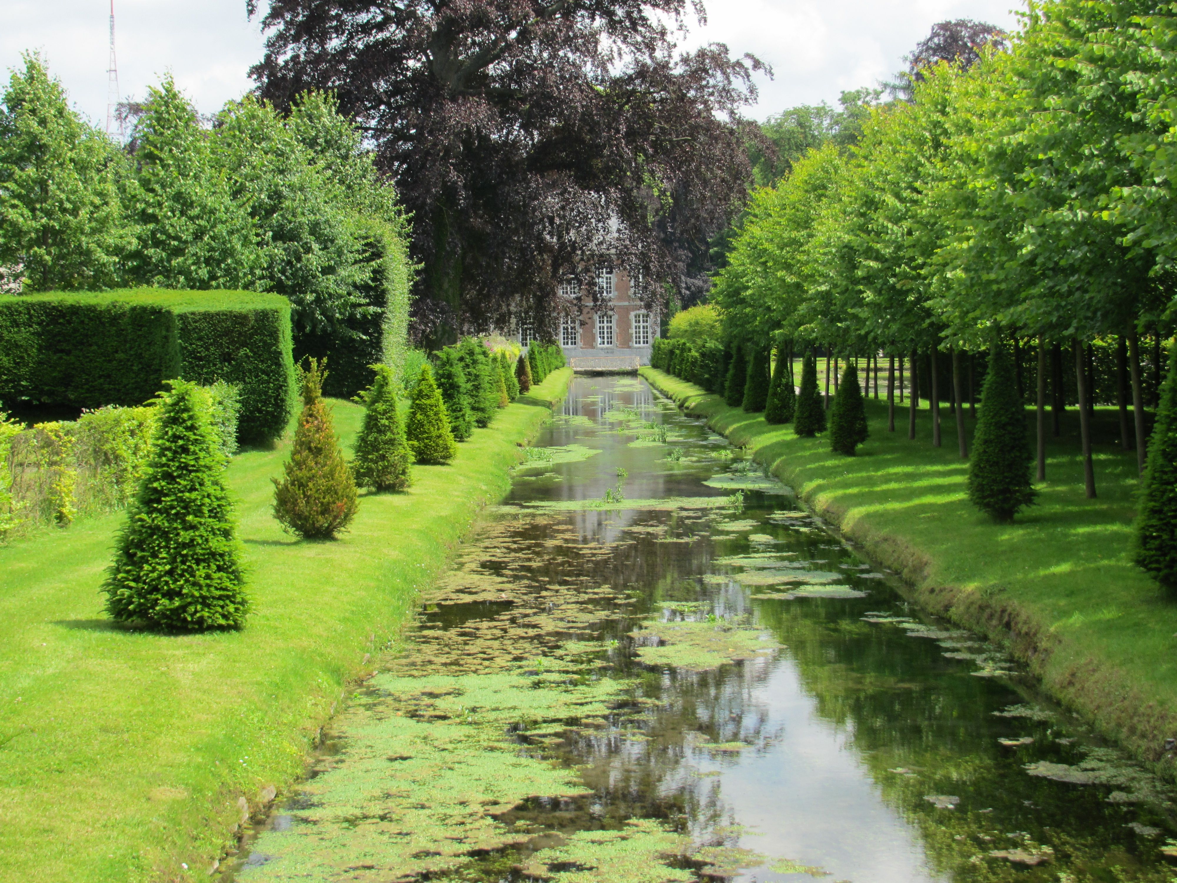 https://mdw-travel-data-us-east-1.s3.amazonaws.com/img/country/Belgium/Annevoie-Gardens/img_01.jpg