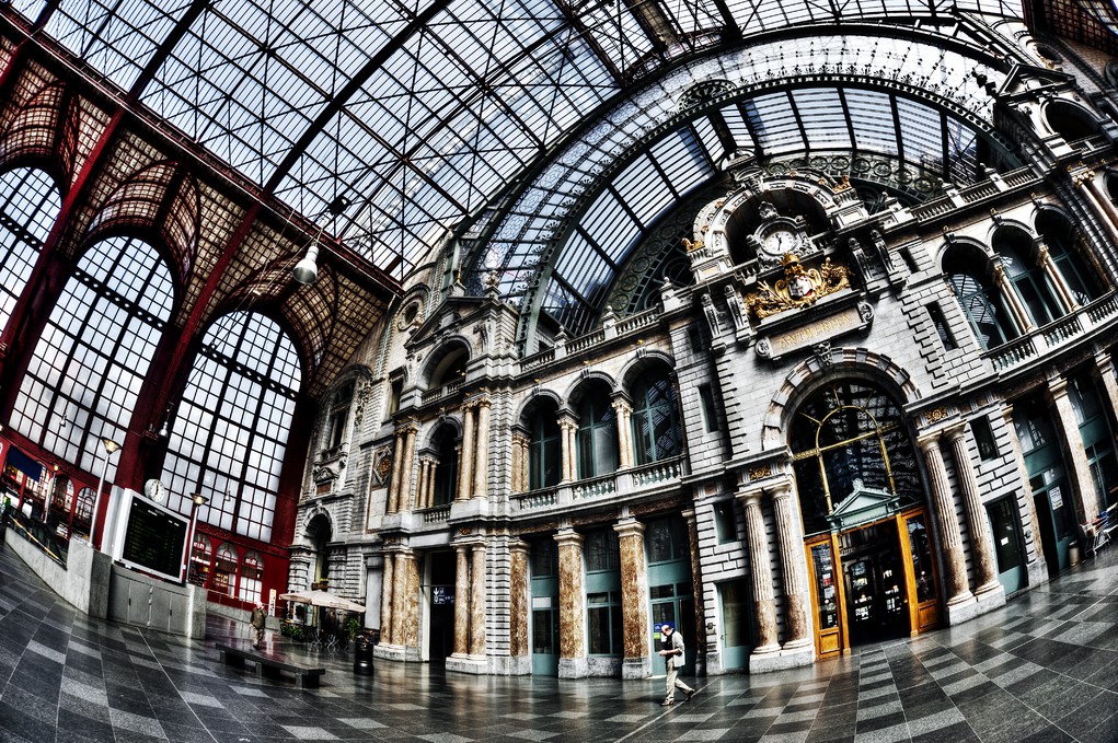 https://mdw-travel-data-us-east-1.s3.amazonaws.com/img/country/Belgium/Antwerp-Central-Station/img_02.jpg