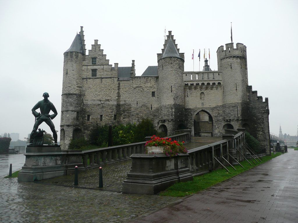 https://mdw-travel-data-us-east-1.s3.amazonaws.com/img/country/Belgium/Antwerp-Fashion-Museum/img_02.jpg
