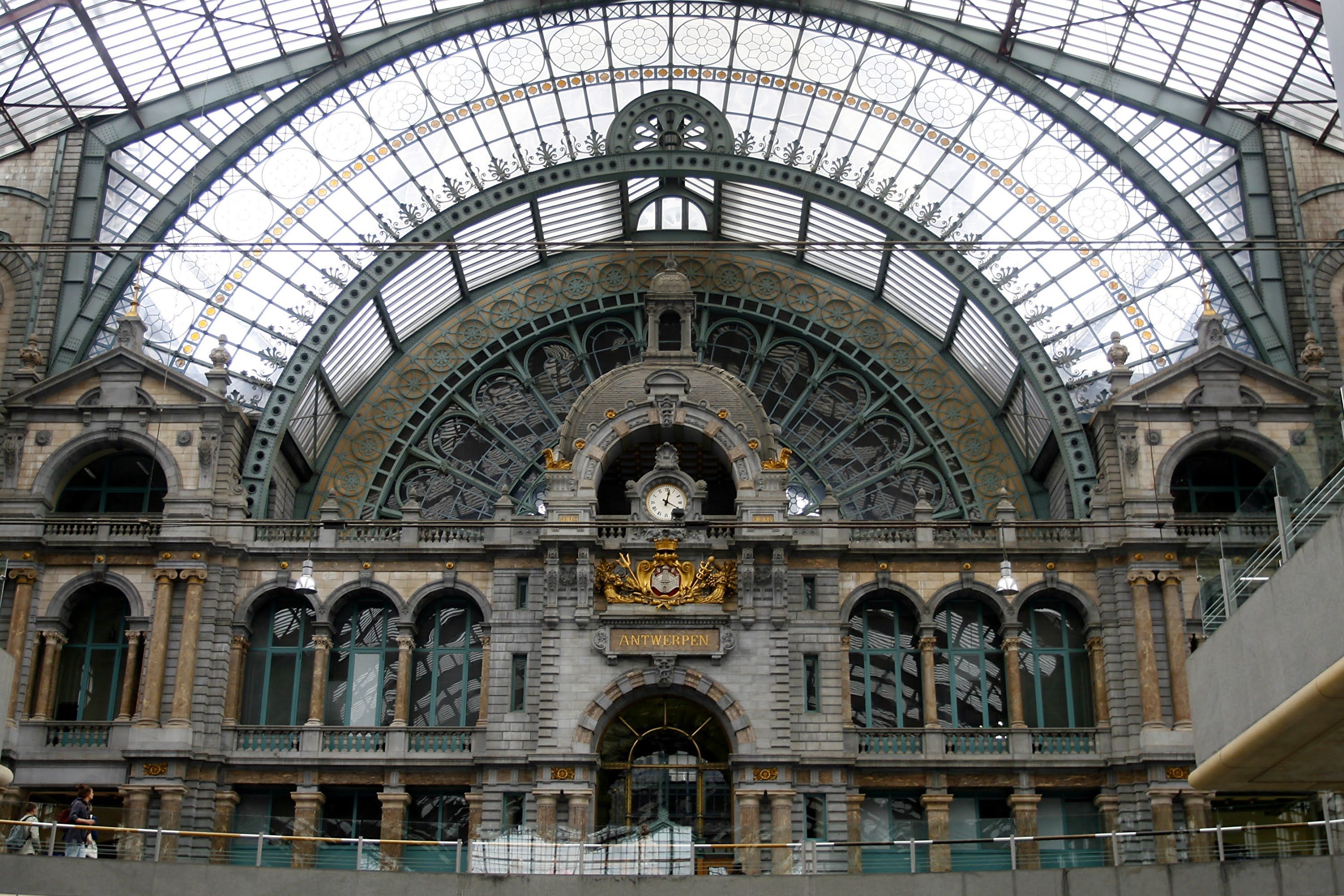 https://mdw-travel-data-us-east-1.s3.amazonaws.com/img/country/Belgium/Antwerpen-Centraal-railway-station/img_02.jpg
