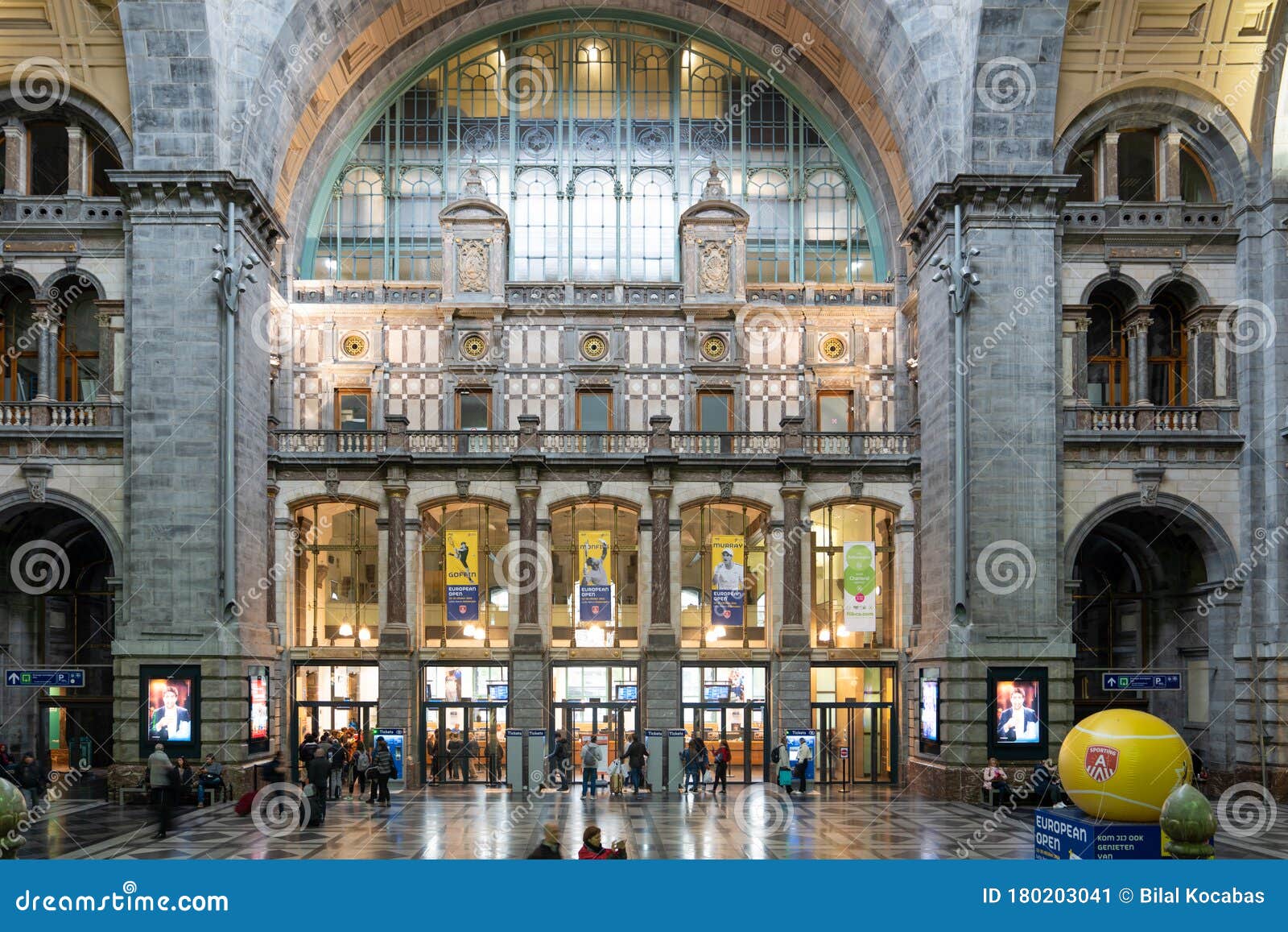 https://mdw-travel-data-us-east-1.s3.amazonaws.com/img/country/Belgium/Antwerpen-Centraal-railway-station/img_03.jpg