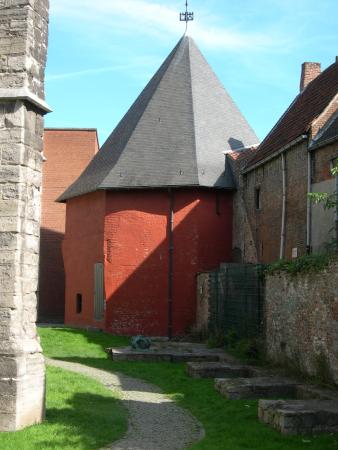 https://mdw-travel-data-us-east-1.s3.amazonaws.com/img/country/Belgium/Artillery-Tower/img_02.jpg