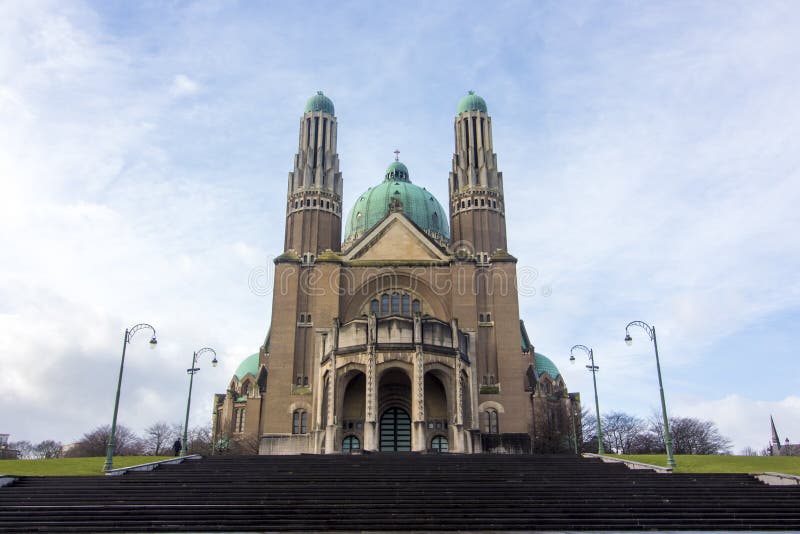 https://mdw-travel-data-us-east-1.s3.amazonaws.com/img/country/Belgium/Basilica-of-the-Sacred-Heart/img_04.jpg