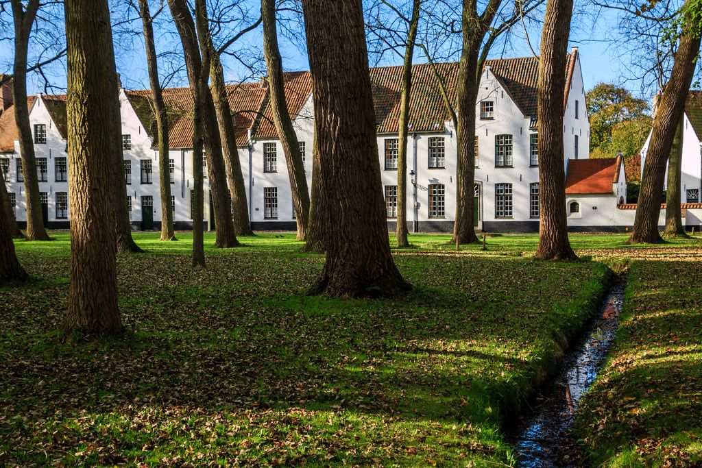 https://mdw-travel-data-us-east-1.s3.amazonaws.com/img/country/Belgium/Beguinage-of-Hasselt/img_01.jpg
