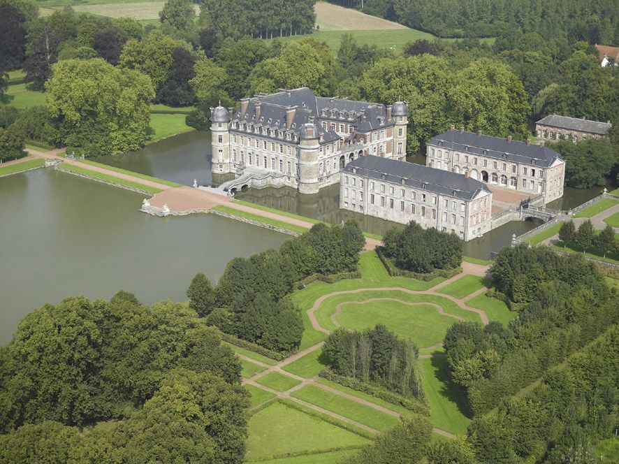 https://mdw-travel-data-us-east-1.s3.amazonaws.com/img/country/Belgium/Beloeil-Castle/img_02.jpg