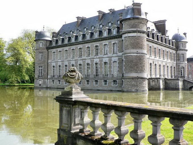 https://mdw-travel-data-us-east-1.s3.amazonaws.com/img/country/Belgium/Beloeil-Castle/img_03.jpg