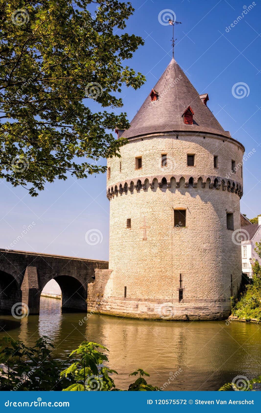 https://mdw-travel-data-us-east-1.s3.amazonaws.com/img/country/Belgium/Broel-Towers/img_02.jpg