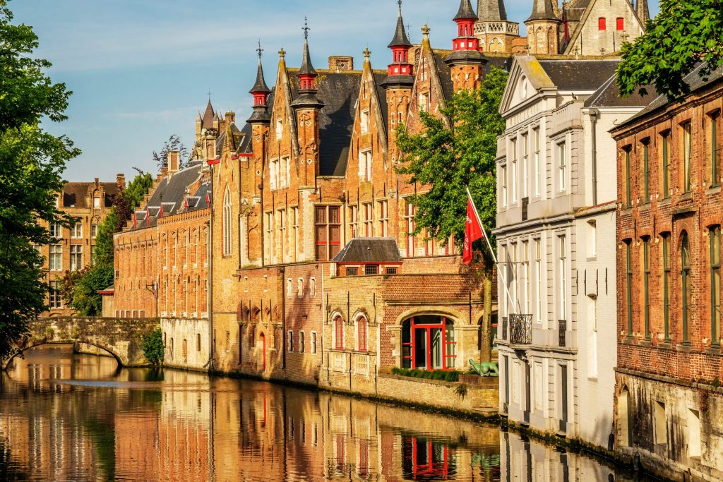 https://mdw-travel-data-us-east-1.s3.amazonaws.com/img/country/Belgium/Bruges-Waterways/img_02.jpg
