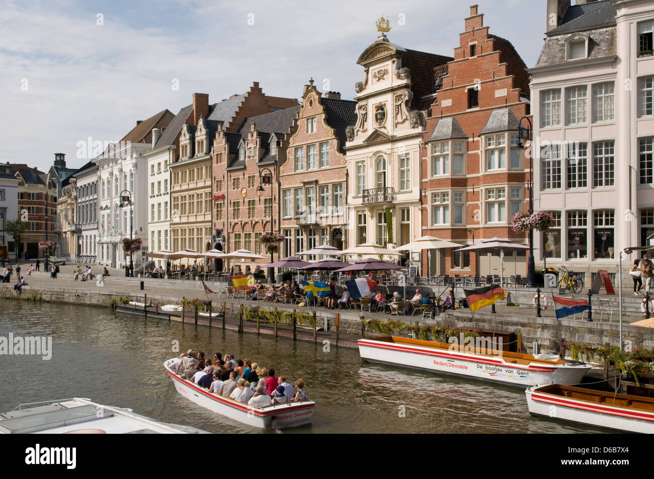 https://mdw-travel-data-us-east-1.s3.amazonaws.com/img/country/Belgium/Canal-Cruise/img_01.jpg