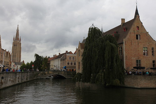 https://mdw-travel-data-us-east-1.s3.amazonaws.com/img/country/Belgium/Canal-Cruise/img_02.jpg