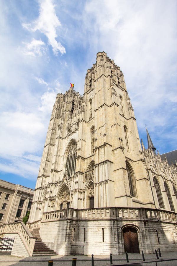 https://mdw-travel-data-us-east-1.s3.amazonaws.com/img/country/Belgium/Cathedral-of-St-Michael-and-St-Gudula/img_01.jpg
