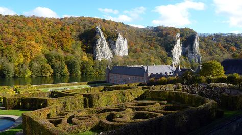 https://mdw-travel-data-us-east-1.s3.amazonaws.com/img/country/Belgium/Chateau-de-Freyr/img_01.jpg