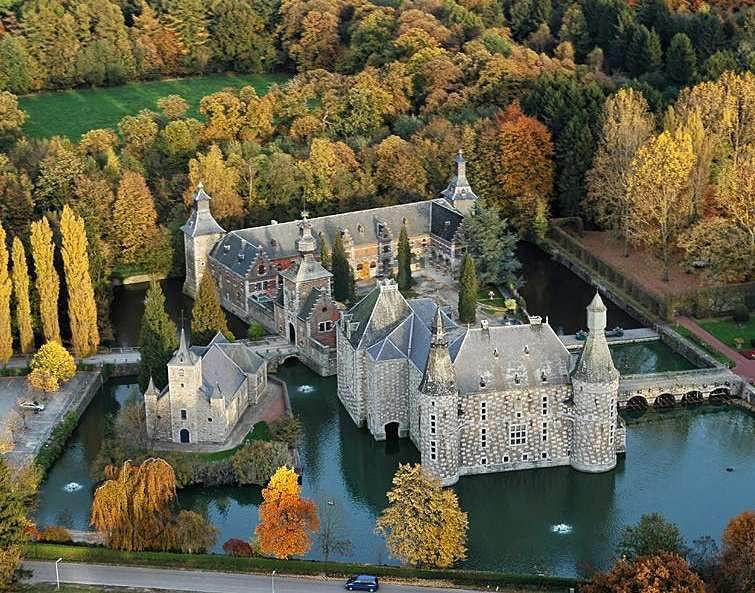 https://mdw-travel-data-us-east-1.s3.amazonaws.com/img/country/Belgium/Chateau-de-Jehay/img_00.jpg