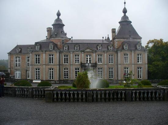 https://mdw-travel-data-us-east-1.s3.amazonaws.com/img/country/Belgium/Chateau-de-Modave/img_03.jpg