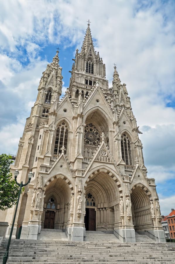 https://mdw-travel-data-us-east-1.s3.amazonaws.com/img/country/Belgium/Church-of-Our-Lady-of-Laeken/img_01.jpg