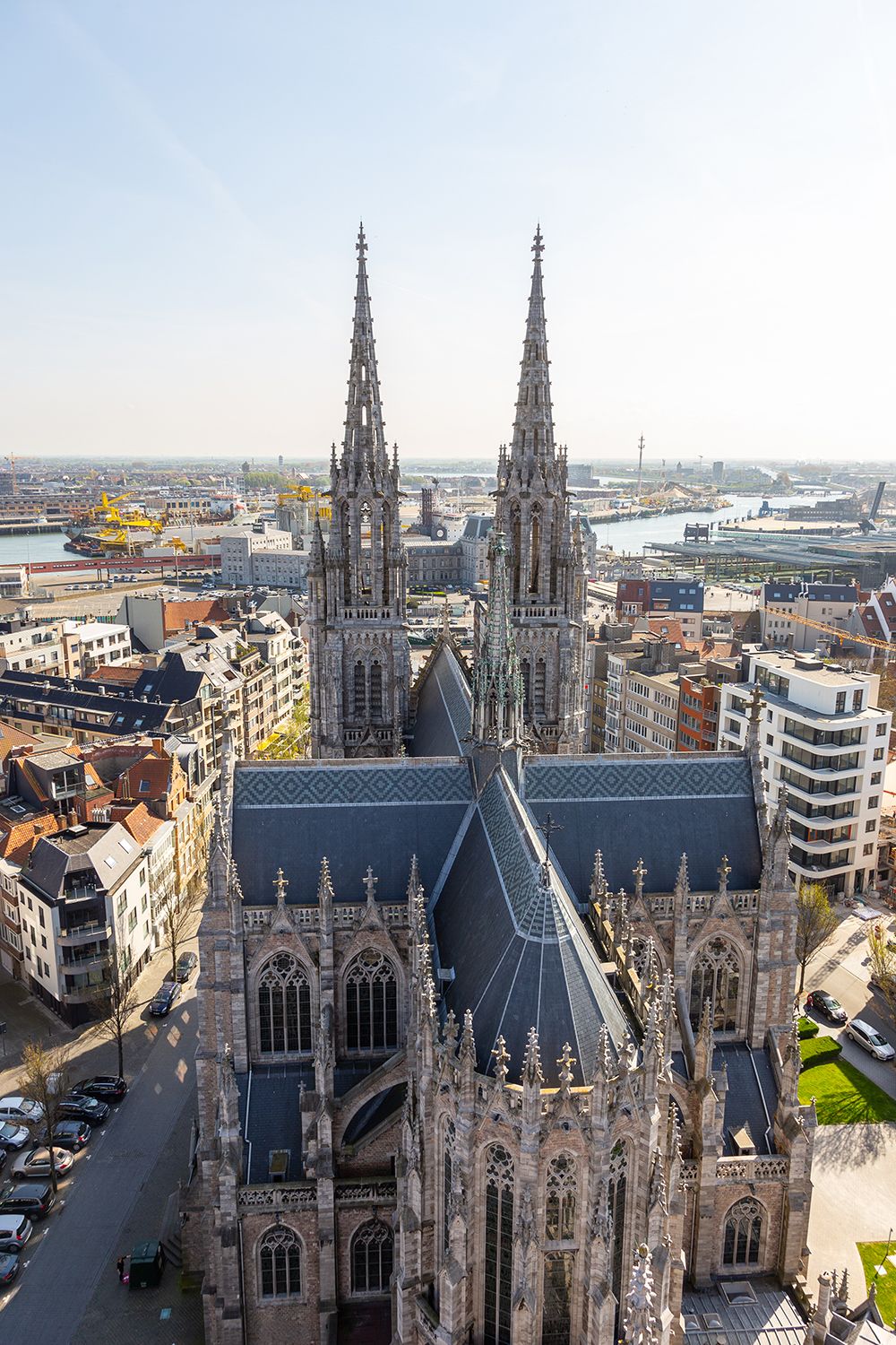 https://mdw-travel-data-us-east-1.s3.amazonaws.com/img/country/Belgium/Church-of-Saints-Peter-and-Paul/img_01.jpg