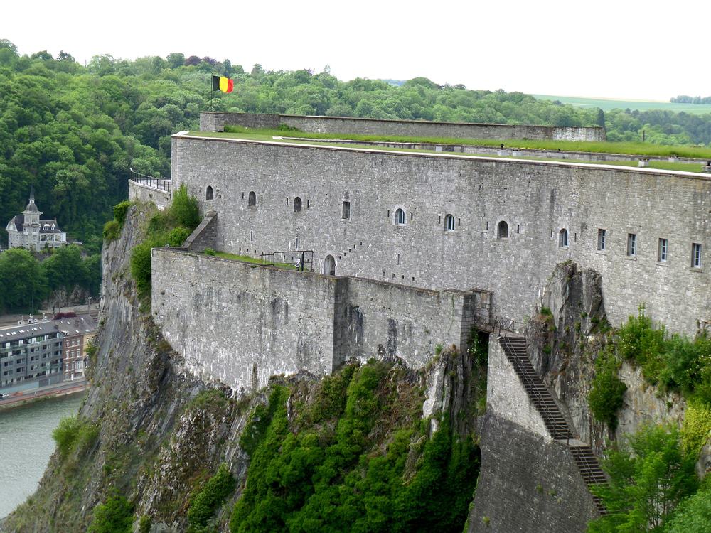 https://mdw-travel-data-us-east-1.s3.amazonaws.com/img/country/Belgium/Dinant-Aventure/img_01.jpg