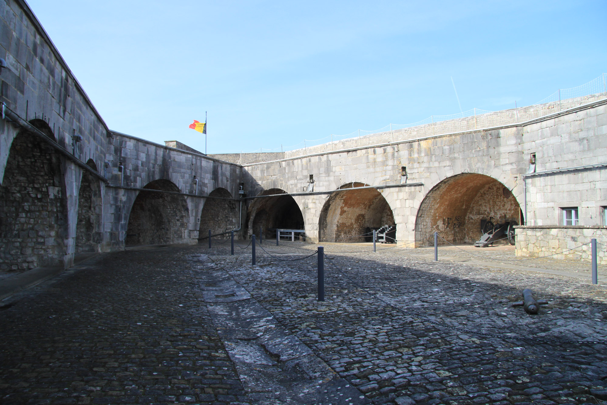 https://mdw-travel-data-us-east-1.s3.amazonaws.com/img/country/Belgium/Dinant-Citadel/img_03.jpg