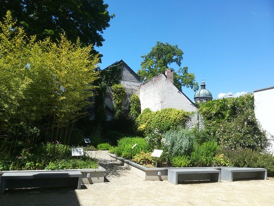 https://mdw-travel-data-us-east-1.s3.amazonaws.com/img/country/Belgium/Felicien-Rops-Museum/img_01.jpg