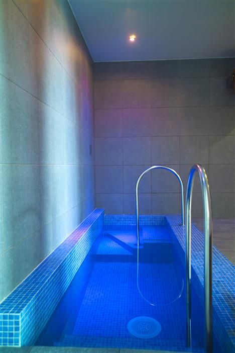 https://mdw-travel-data-us-east-1.s3.amazonaws.com/img/country/Belgium/Forme-dO-Leisure-Pool/img_03.jpg