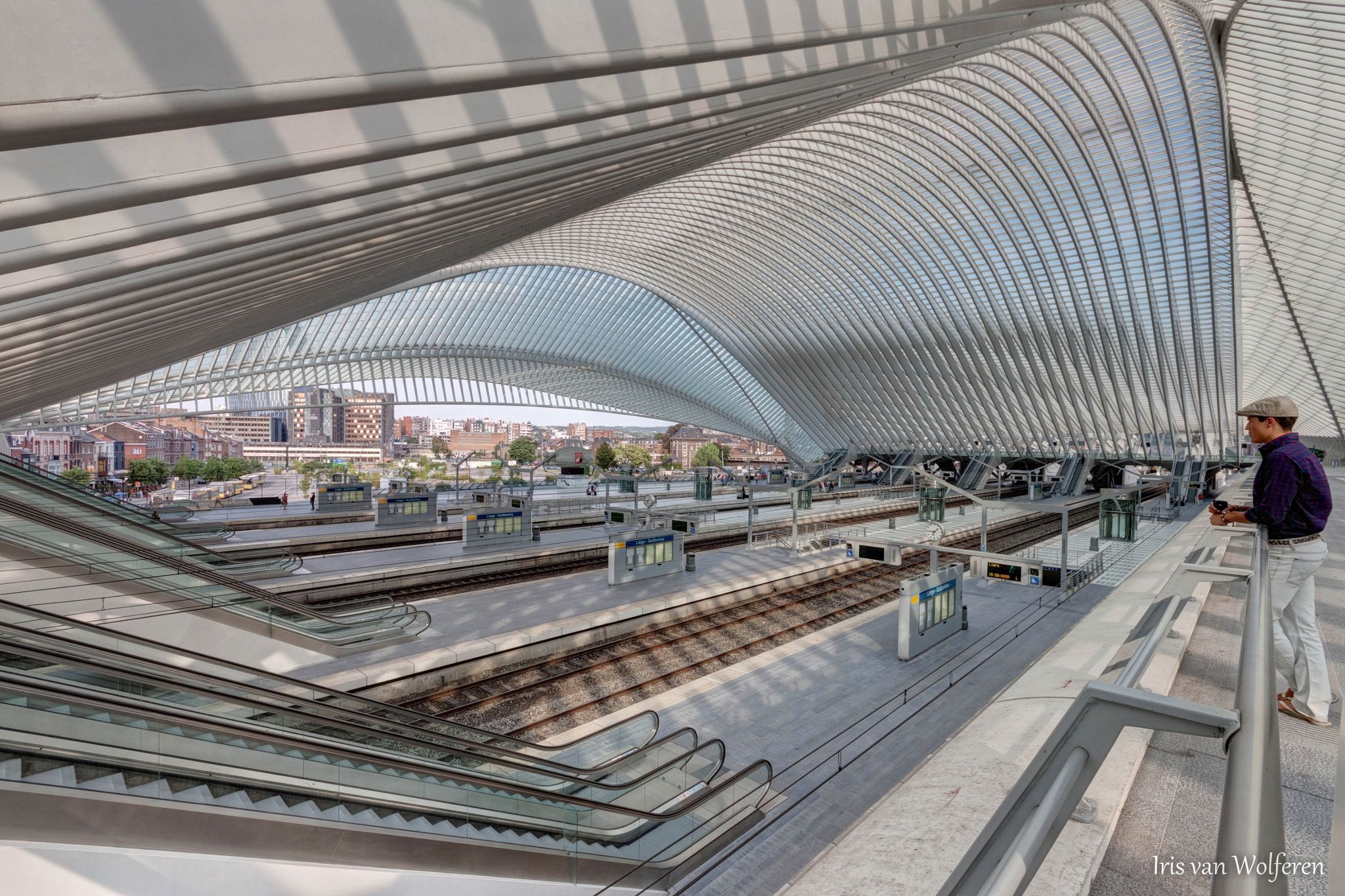 https://mdw-travel-data-us-east-1.s3.amazonaws.com/img/country/Belgium/Gare-de-Liege-Guillemins/img_01.jpg