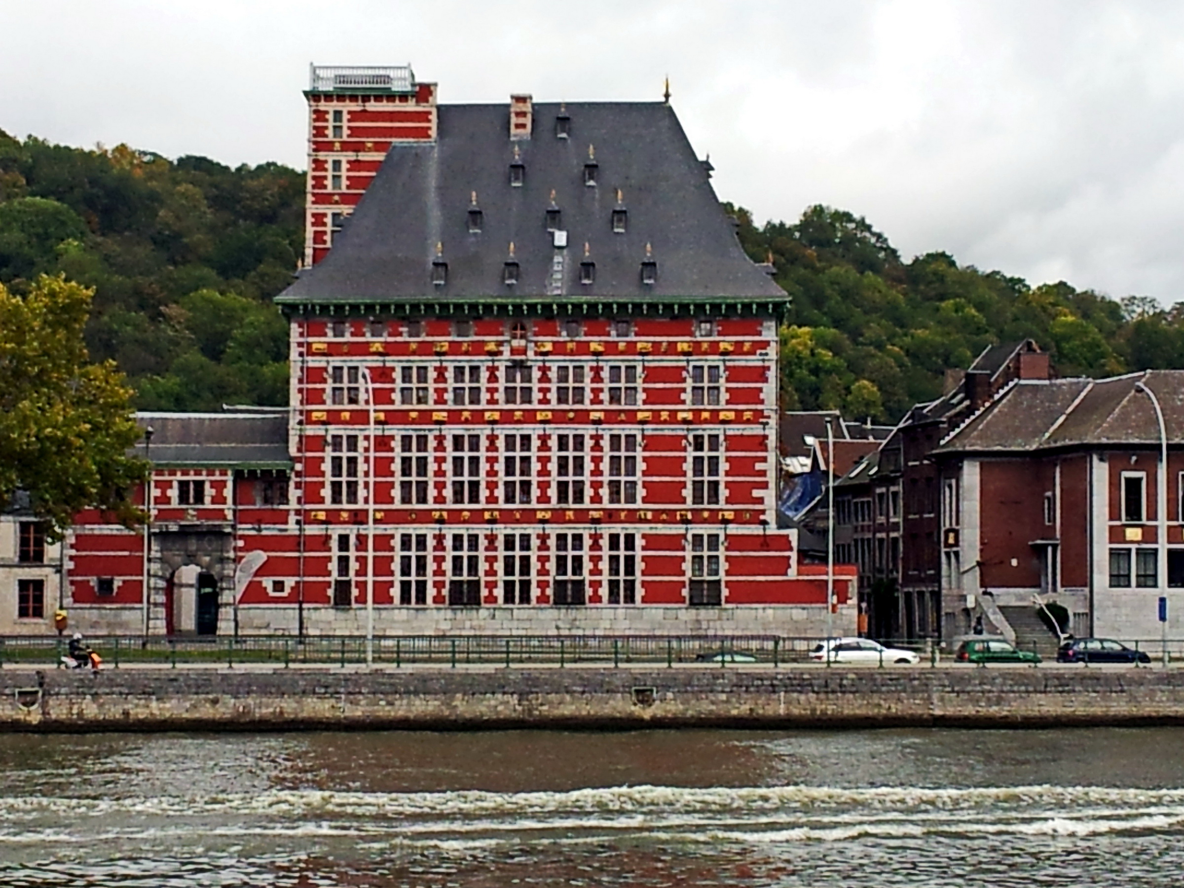 https://mdw-travel-data-us-east-1.s3.amazonaws.com/img/country/Belgium/Grand-Curtius/img_00.jpg