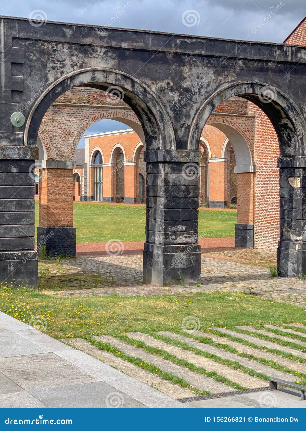 https://mdw-travel-data-us-east-1.s3.amazonaws.com/img/country/Belgium/Grand-Hornu/img_03.jpg