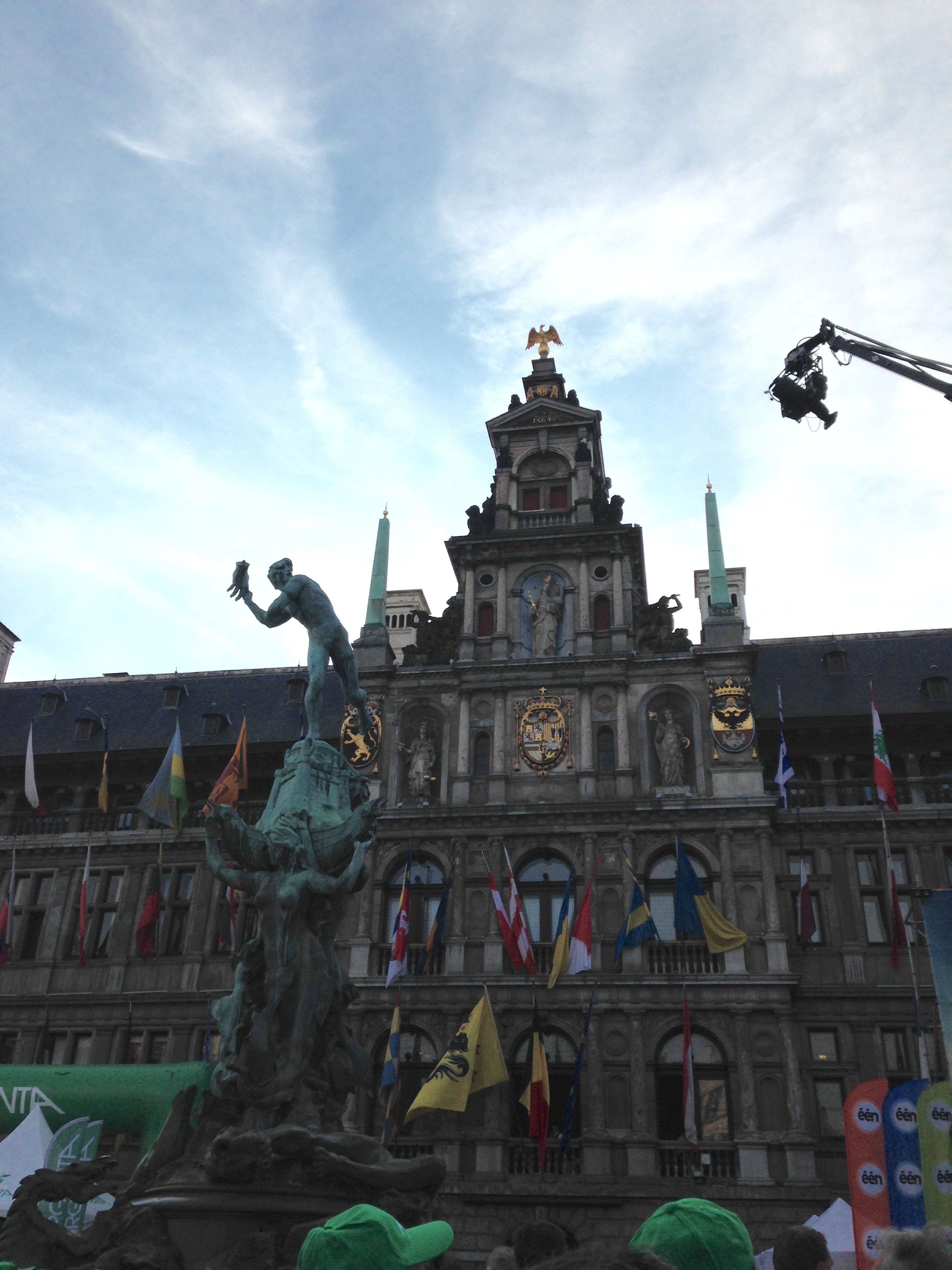 https://mdw-travel-data-us-east-1.s3.amazonaws.com/img/country/Belgium/Grote-Markt/img_02.jpg