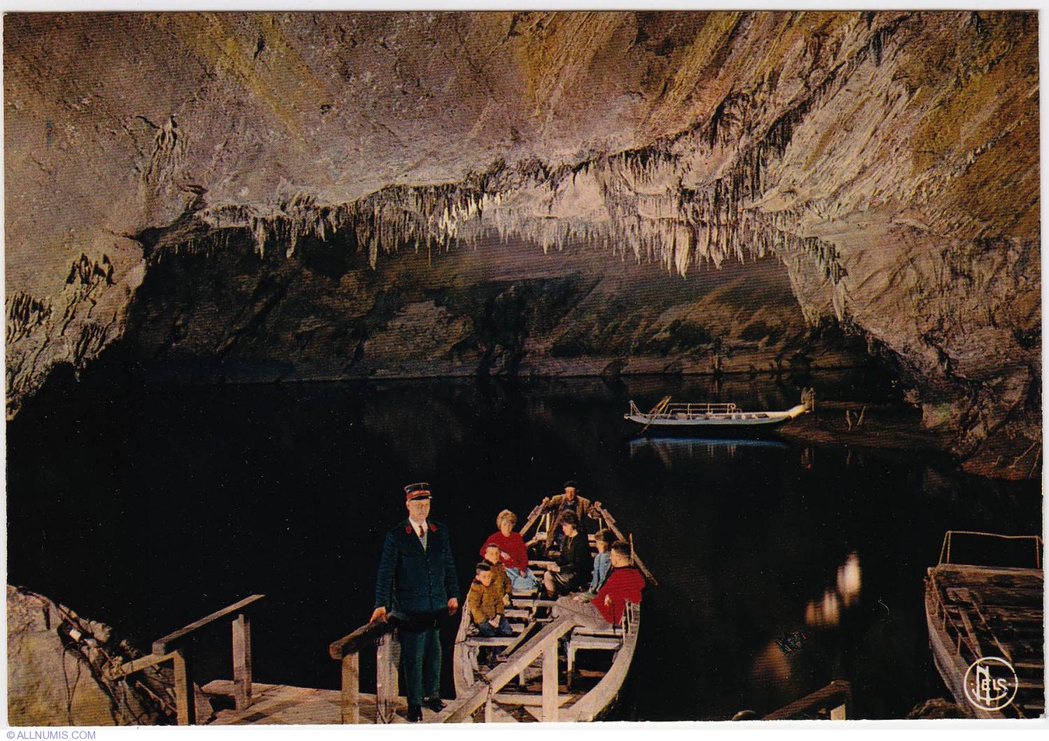 https://mdw-travel-data-us-east-1.s3.amazonaws.com/img/country/Belgium/Han-sur-Lesse-Caves/img_03.jpg