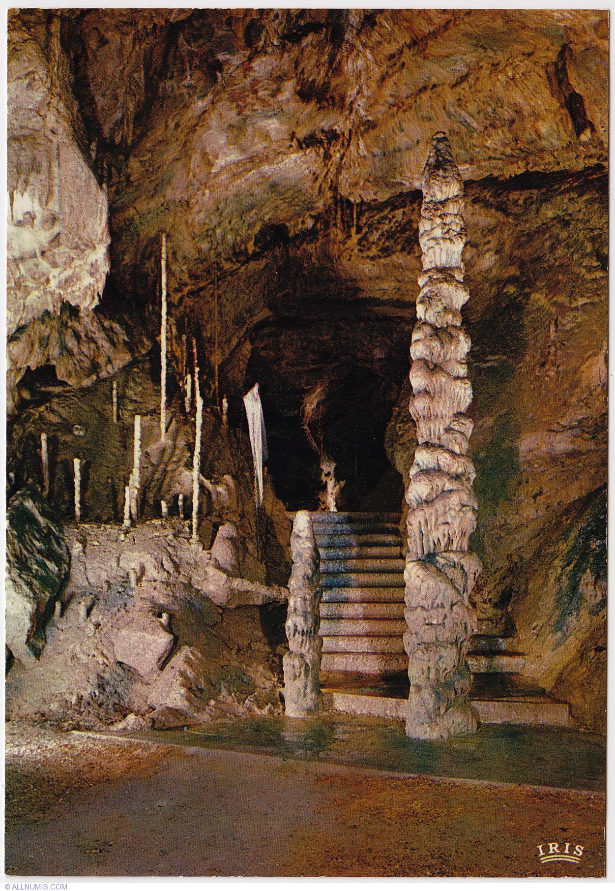 https://mdw-travel-data-us-east-1.s3.amazonaws.com/img/country/Belgium/Han-sur-Lesse-Caves/img_05.jpg