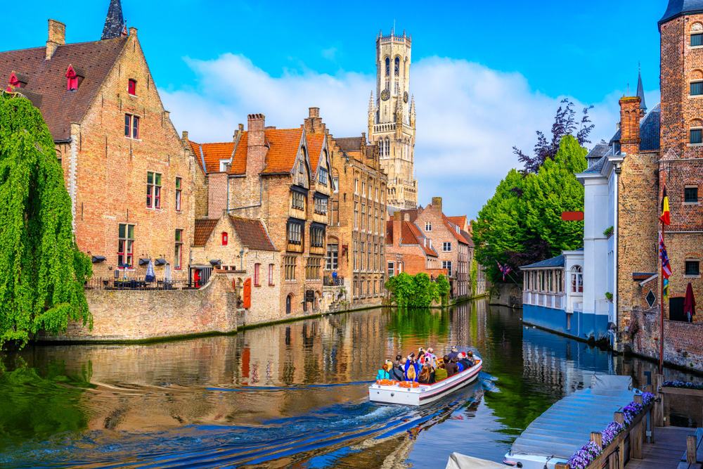 https://mdw-travel-data-us-east-1.s3.amazonaws.com/img/country/Belgium/Historic-Centre-of-Bruges/img_02.jpg