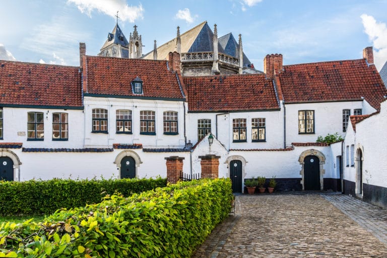 https://mdw-travel-data-us-east-1.s3.amazonaws.com/img/country/Belgium/Kortrijk-City-Hall/img_01.jpg