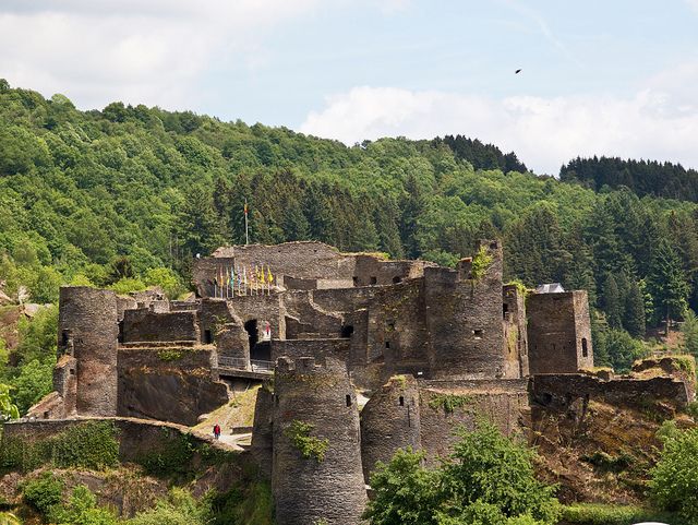 https://mdw-travel-data-us-east-1.s3.amazonaws.com/img/country/Belgium/La-Roche-en-Ardenne/img_02.jpg