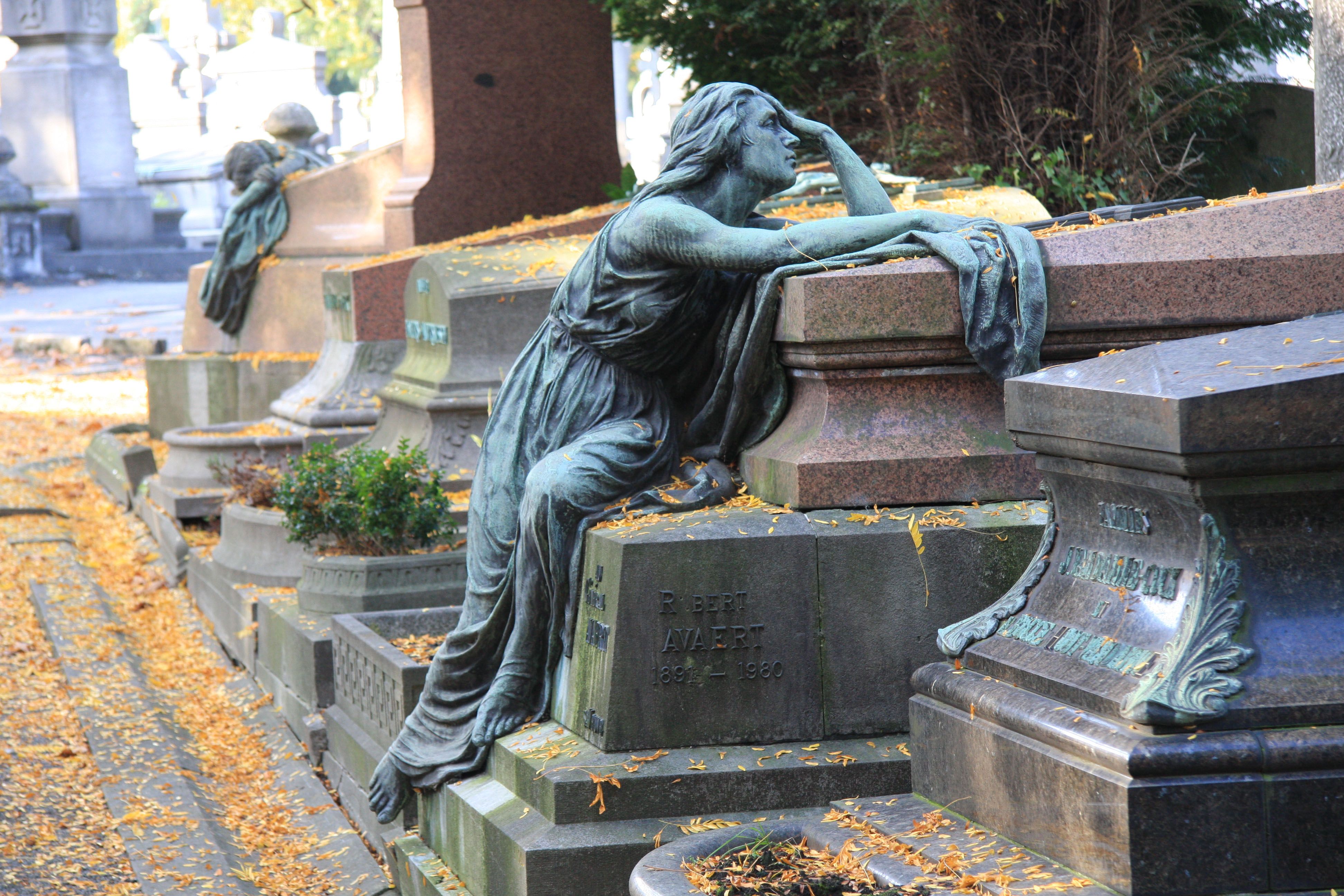 https://mdw-travel-data-us-east-1.s3.amazonaws.com/img/country/Belgium/Laeken-Cemetery/img_01.jpg