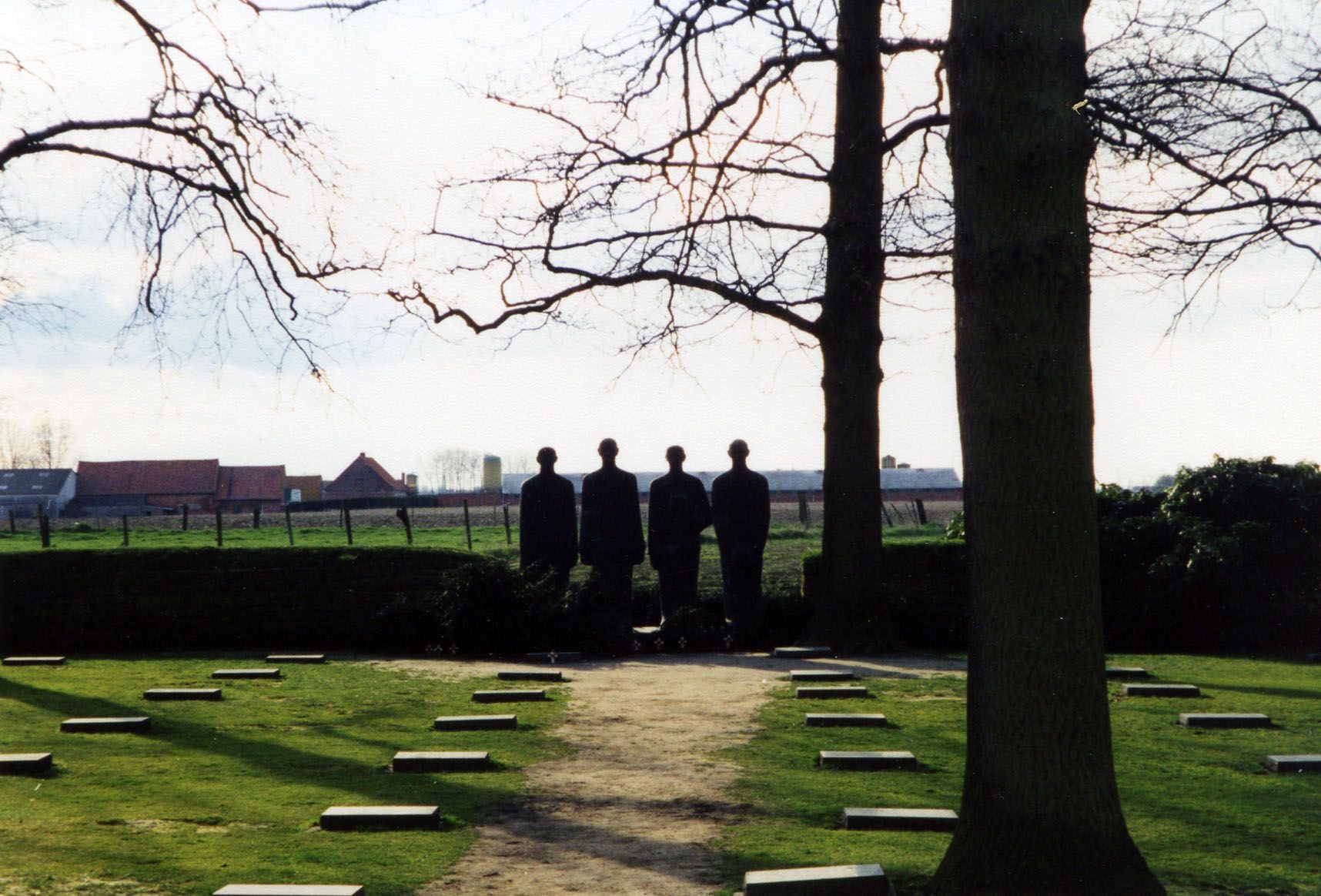 https://mdw-travel-data-us-east-1.s3.amazonaws.com/img/country/Belgium/Langemark-German-War-Cemetery/img_00.jpg