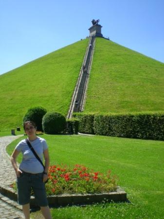 https://mdw-travel-data-us-east-1.s3.amazonaws.com/img/country/Belgium/Lions-Mound-Panorama-and-Visitor-Center/img_03.jpg