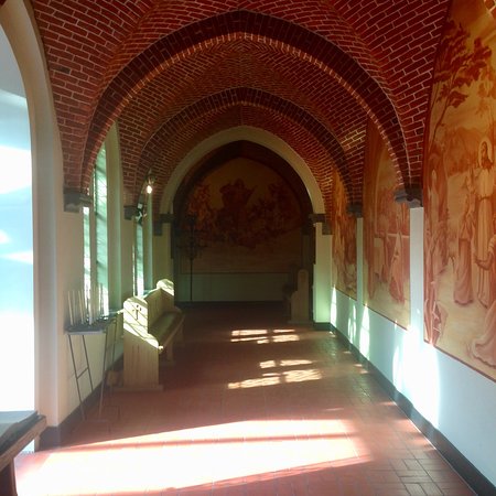 https://mdw-travel-data-us-east-1.s3.amazonaws.com/img/country/Belgium/Maison-Leffe/img_01.jpg