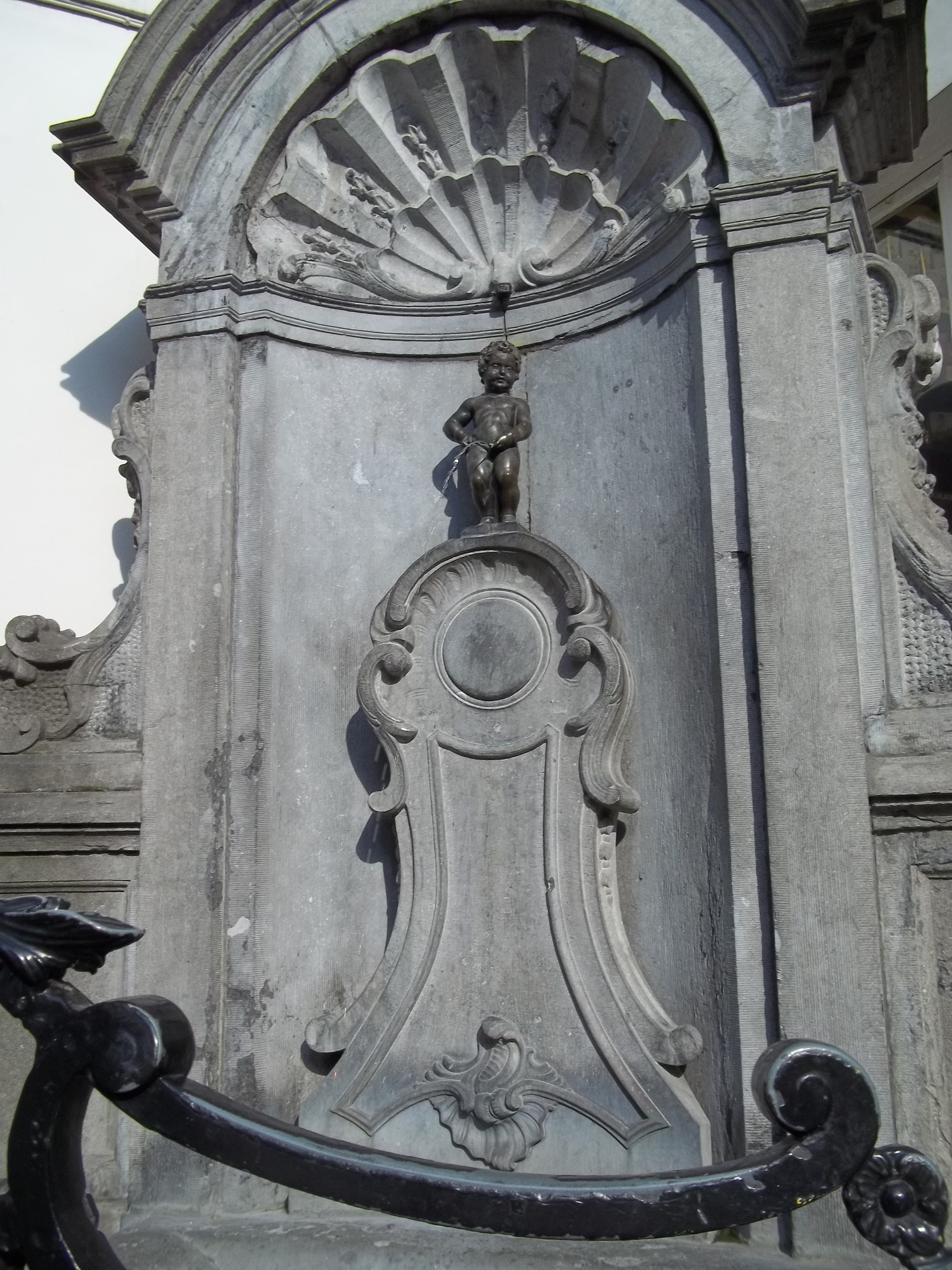 https://mdw-travel-data-us-east-1.s3.amazonaws.com/img/country/Belgium/Manneken-Pis/img_03.jpg
