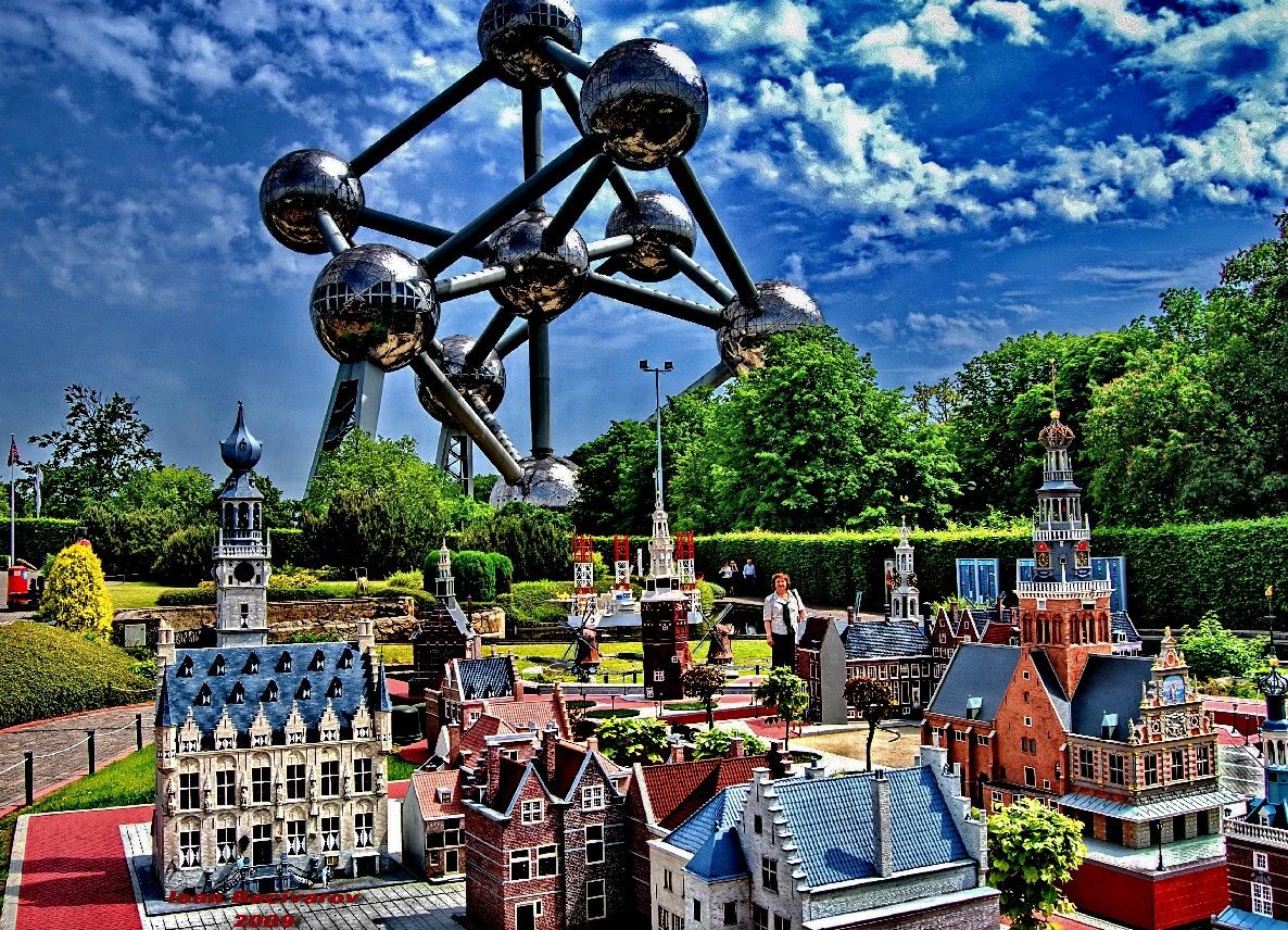 https://mdw-travel-data-us-east-1.s3.amazonaws.com/img/country/Belgium/Mini-Europe-and-Atomium/img_02.jpg
