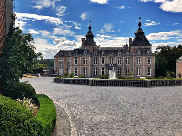 https://mdw-travel-data-us-east-1.s3.amazonaws.com/img/country/Belgium/Modave-Castle/img_03.jpg