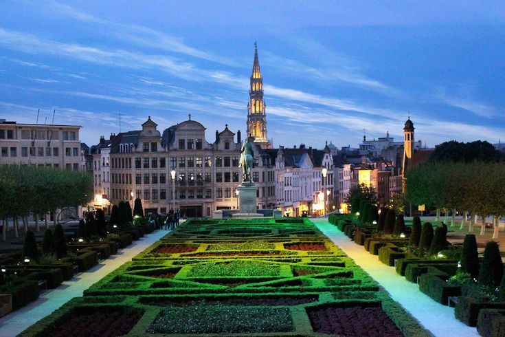 https://mdw-travel-data-us-east-1.s3.amazonaws.com/img/country/Belgium/Mont-des-Arts/img_03.jpg
