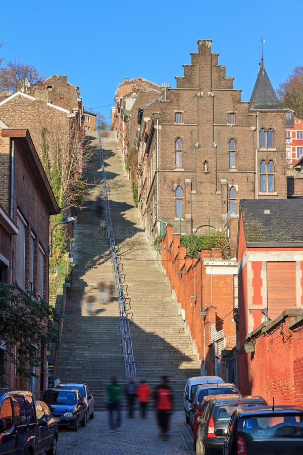 https://mdw-travel-data-us-east-1.s3.amazonaws.com/img/country/Belgium/Montagne-de-Bueren/img_01.jpg