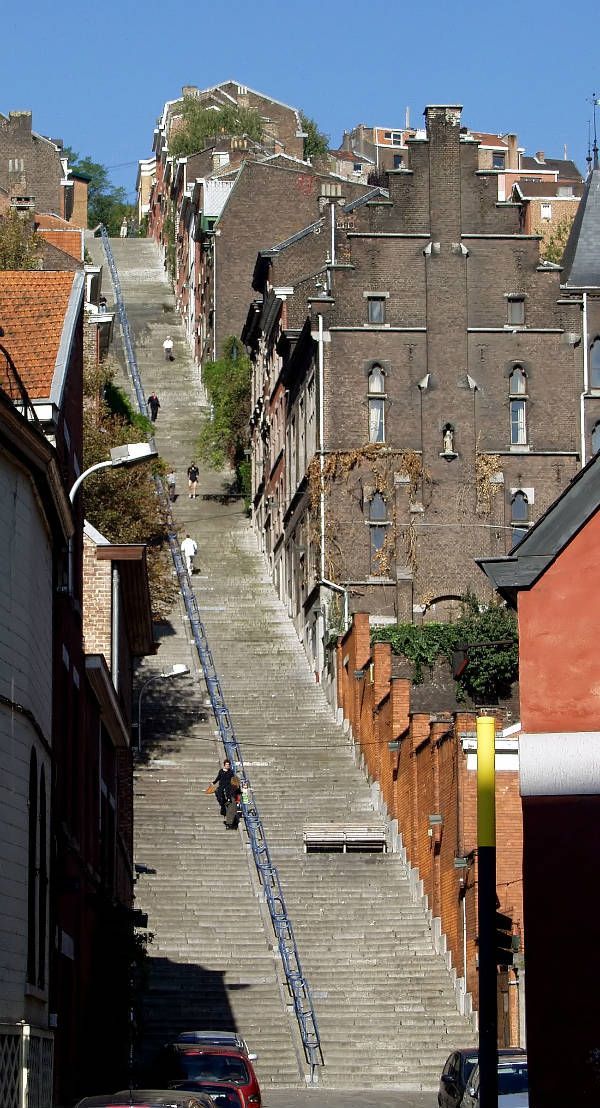 https://mdw-travel-data-us-east-1.s3.amazonaws.com/img/country/Belgium/Montagne-de-Bueren/img_02.jpg
