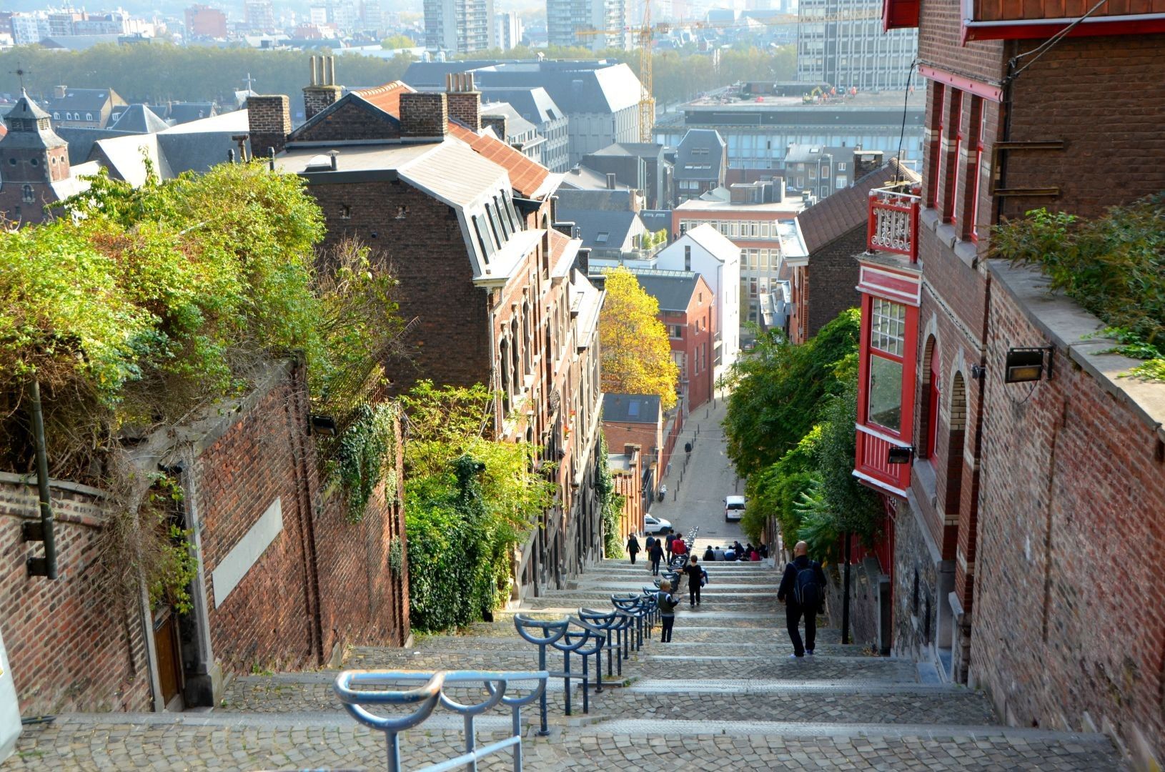 https://mdw-travel-data-us-east-1.s3.amazonaws.com/img/country/Belgium/Montagne-de-Bueren/img_03.jpg