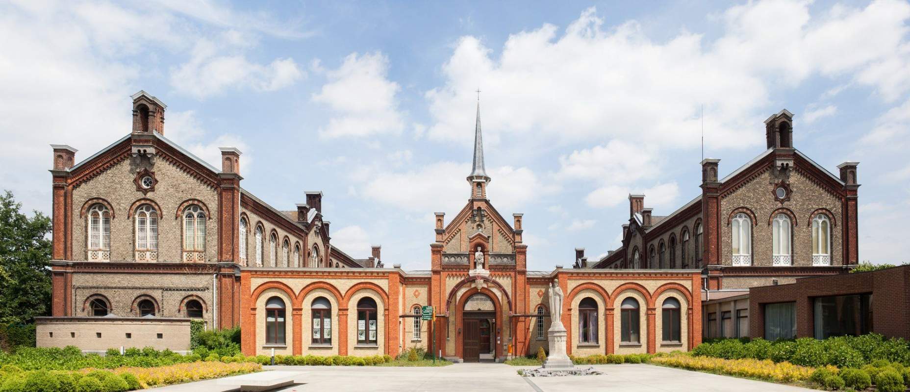 https://mdw-travel-data-us-east-1.s3.amazonaws.com/img/country/Belgium/Museum-Dr-Guislain/img_01.jpg