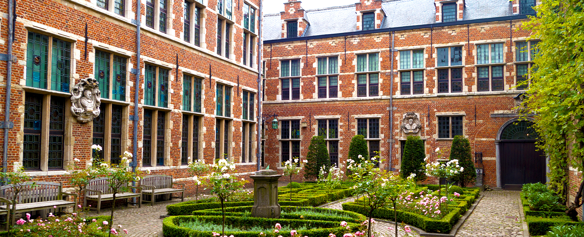 https://mdw-travel-data-us-east-1.s3.amazonaws.com/img/country/Belgium/Museum-Plantin-Moretus/img_02.jpg