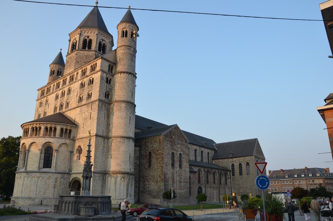 https://mdw-travel-data-us-east-1.s3.amazonaws.com/img/country/Belgium/Nivelles-Collegiate-Church/img_03.jpg