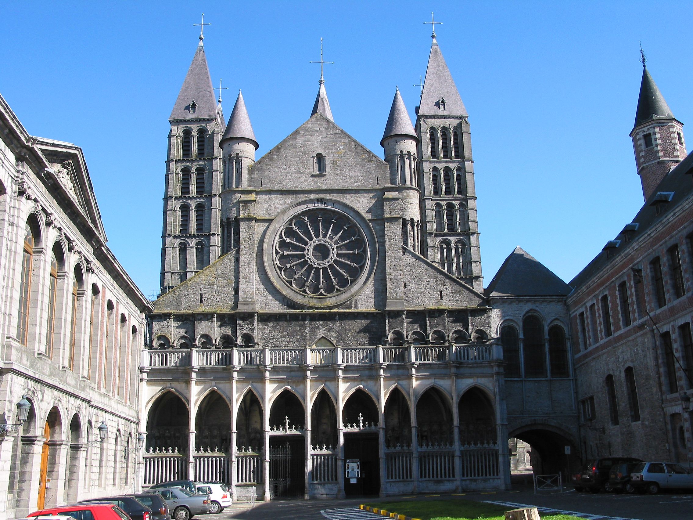 https://mdw-travel-data-us-east-1.s3.amazonaws.com/img/country/Belgium/Notre-Dame-Cathedral-of-Tournai/img_01.jpg