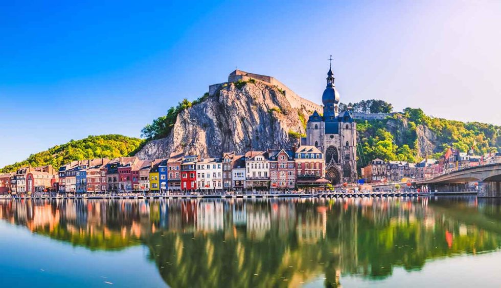 https://mdw-travel-data-us-east-1.s3.amazonaws.com/img/country/Belgium/Notre-Dame-de-Dinant/img_01.jpg